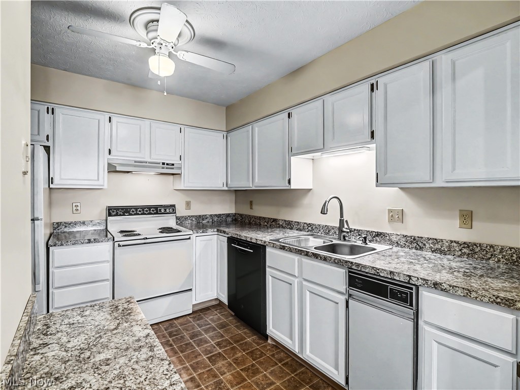 1207 W River Road N D3