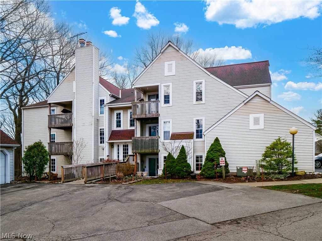 1207 W River Road N D3