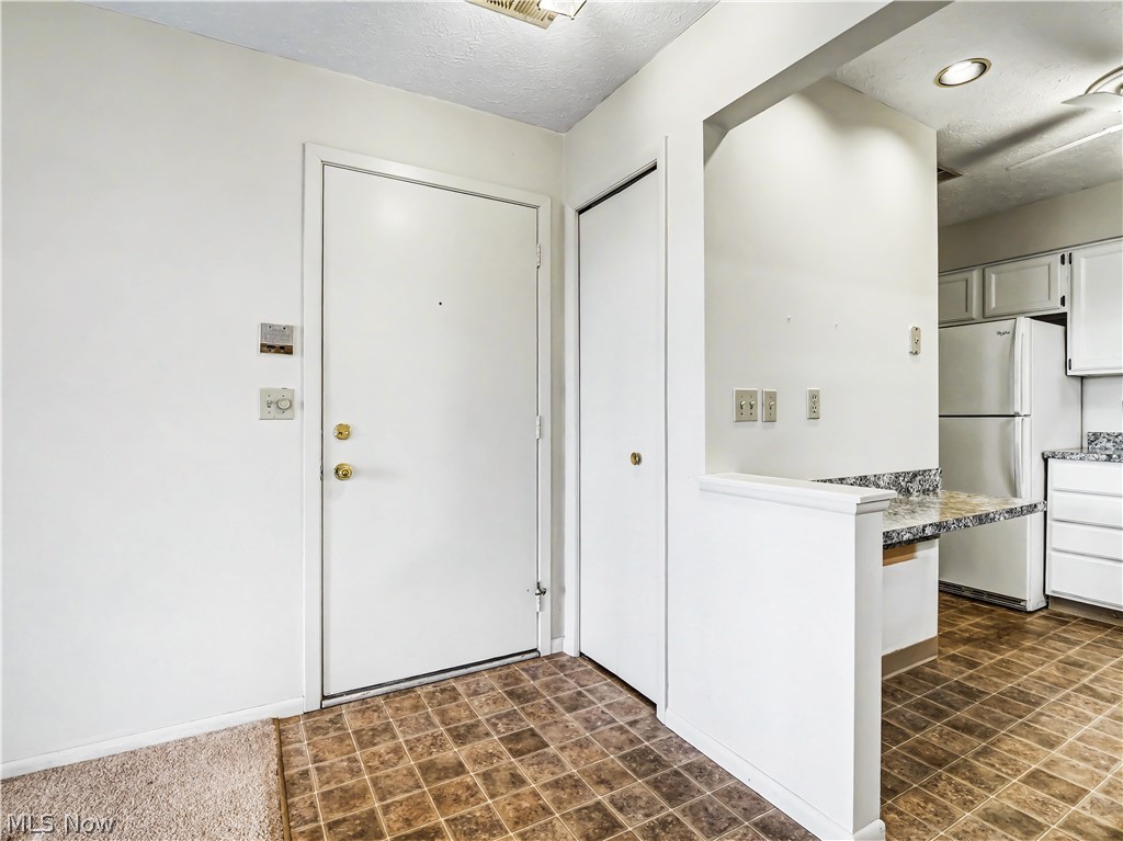 1207 W River Road N D3