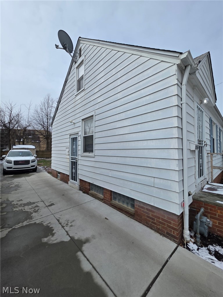 1566 E 195th Street