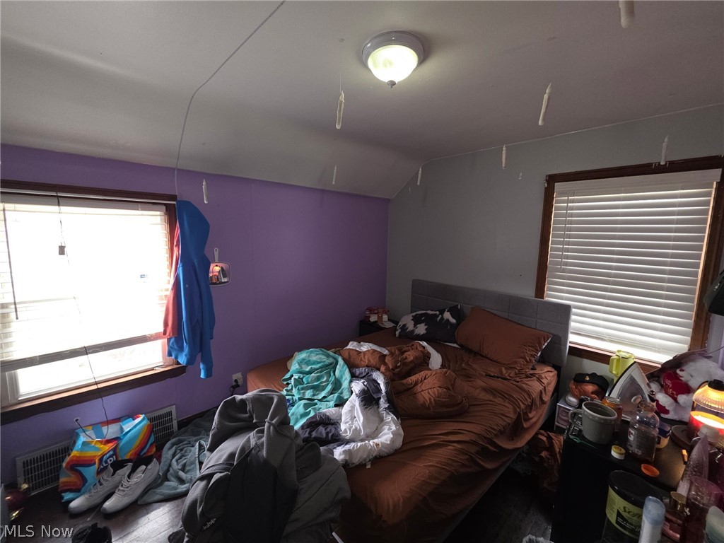 1566 E 195th Street