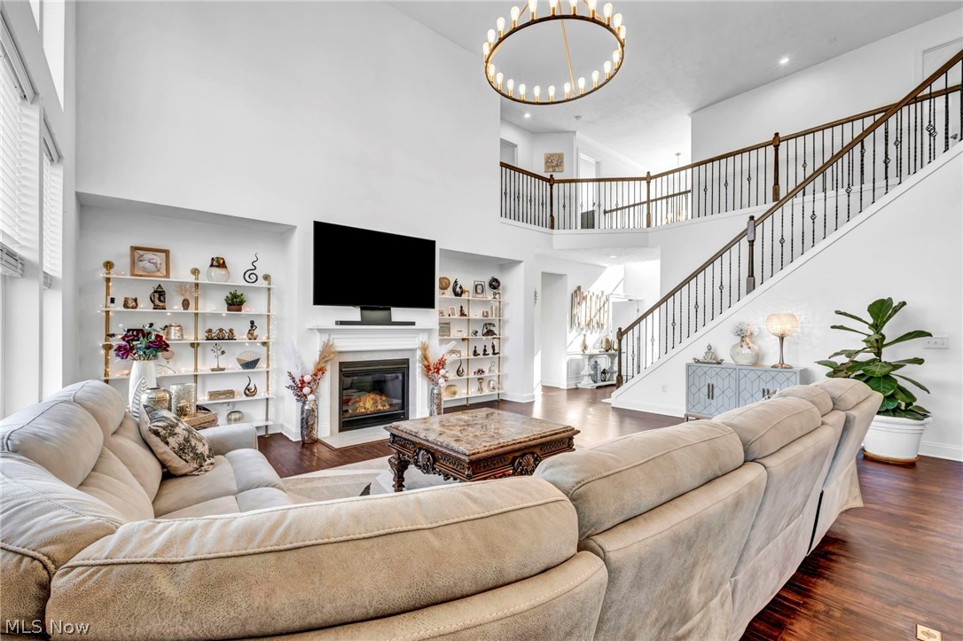 5250 Duxbury Drive