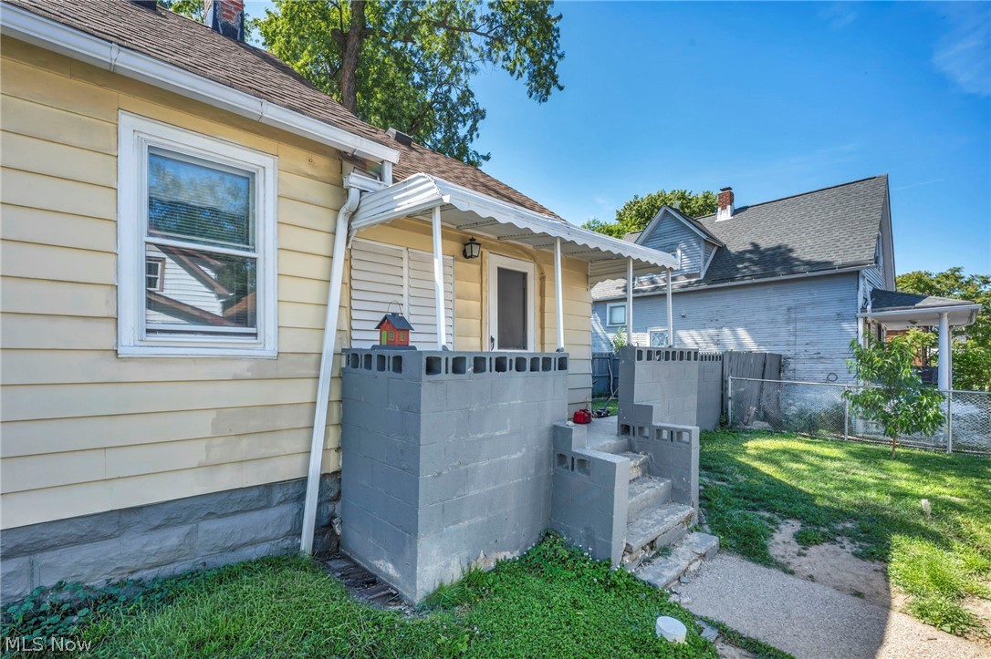 3502 Carlyle Avenue