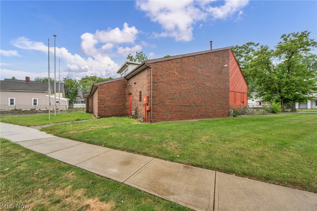 1319 W Erie Avenue