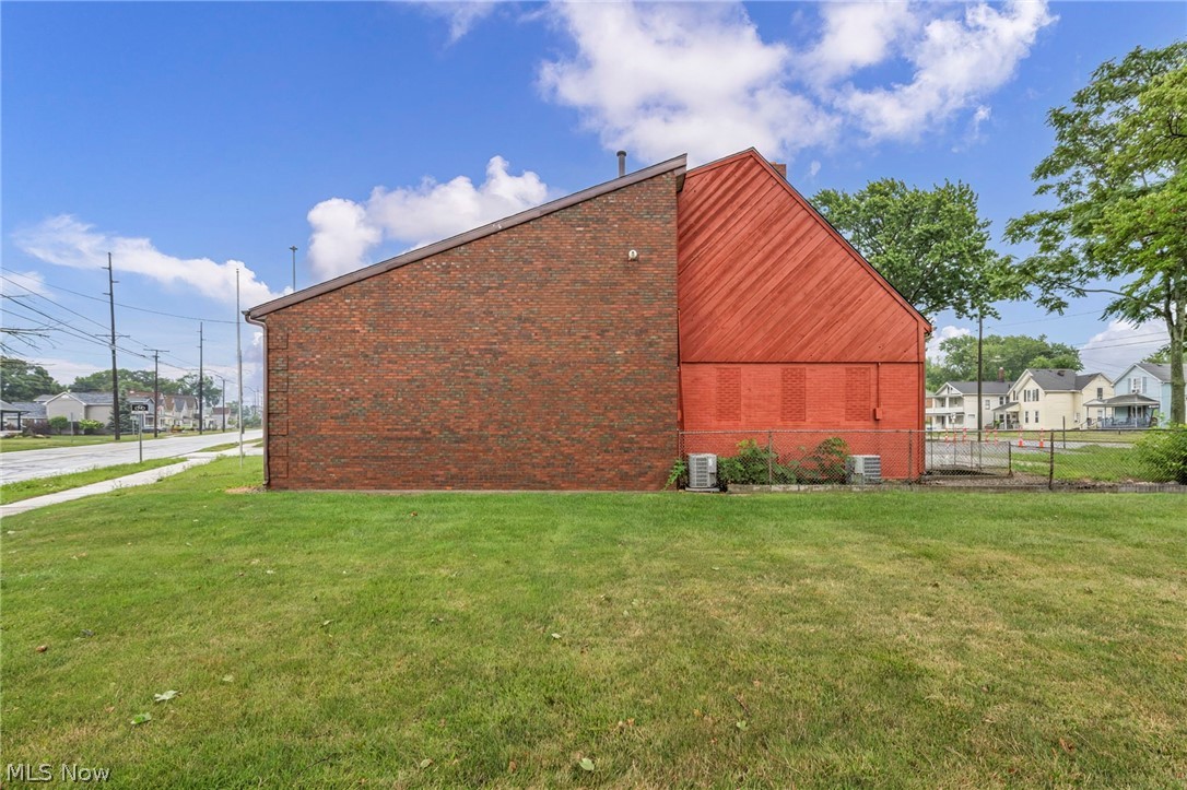 1319 W Erie Avenue