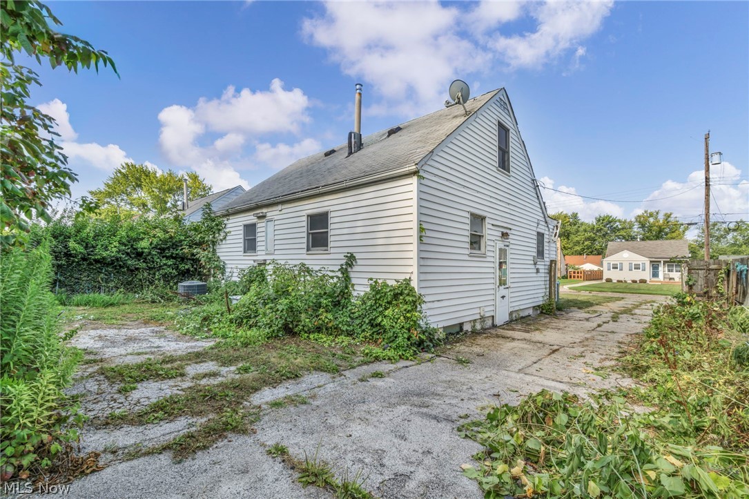 1513 Maple Drive
