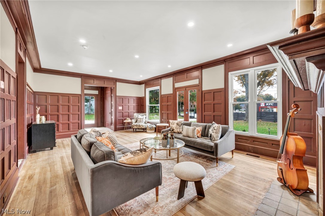 1555 W Market Street