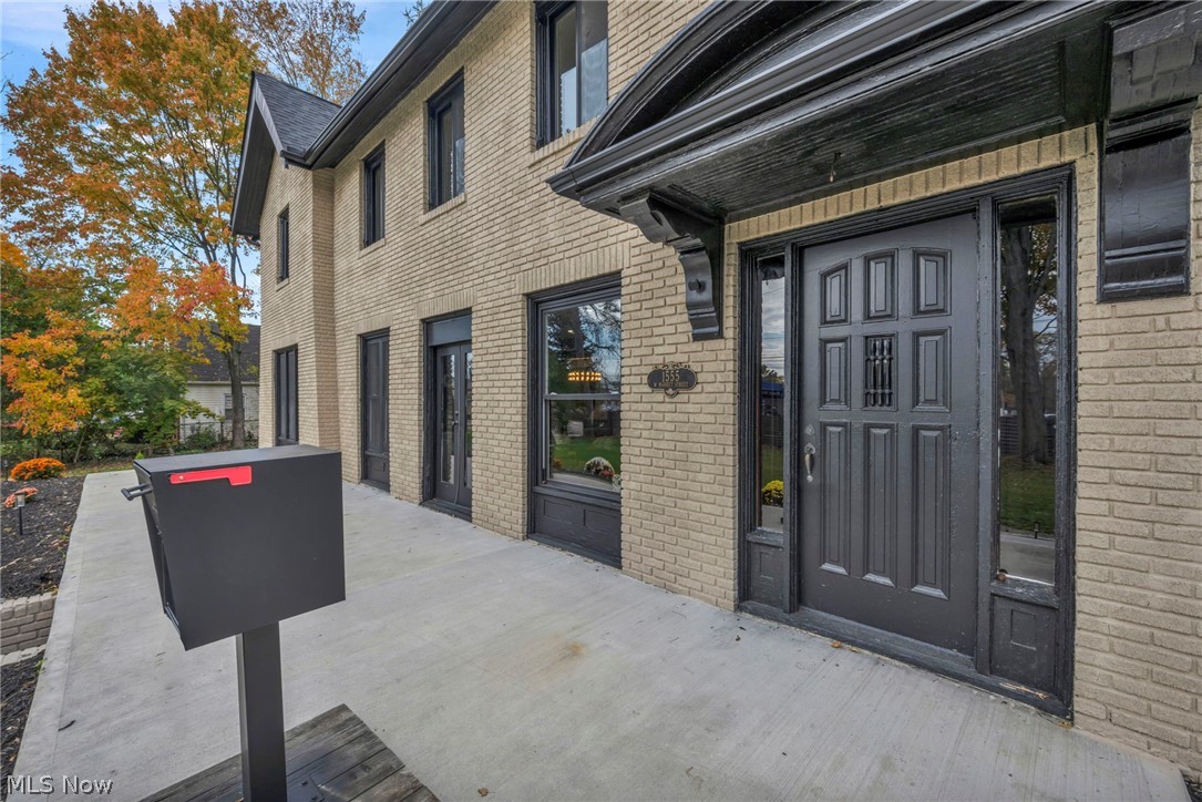 1555 W Market Street