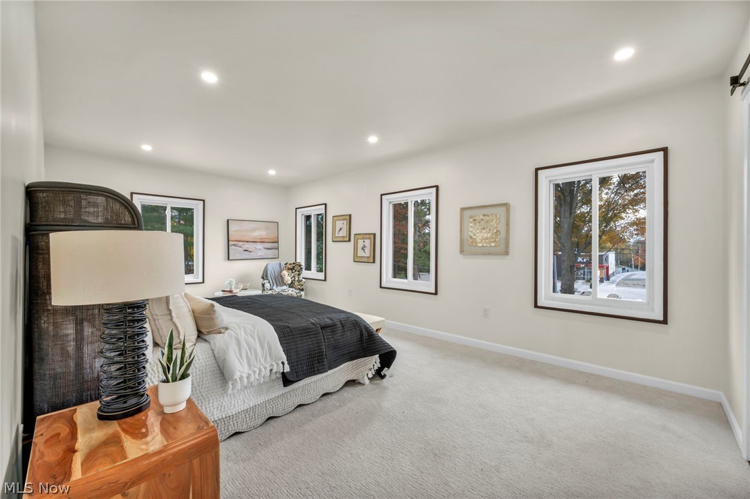1555 W Market Street