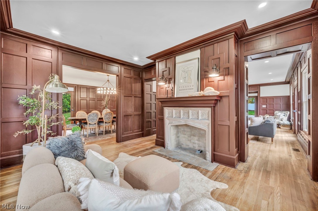 1555 W Market Street