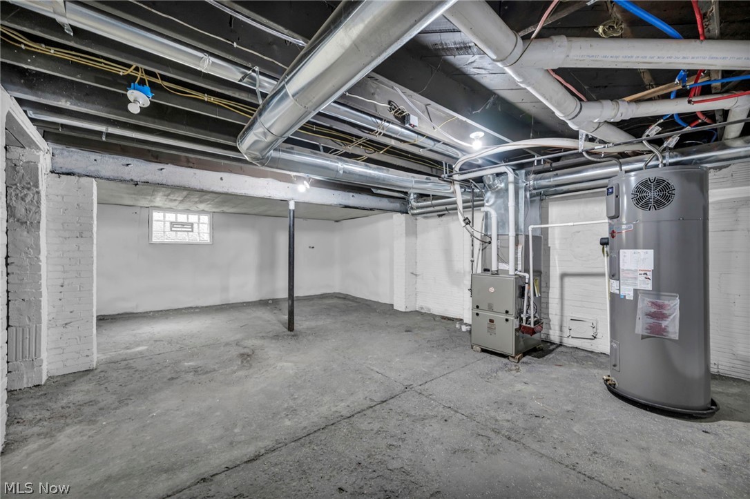 1555 W Market Street