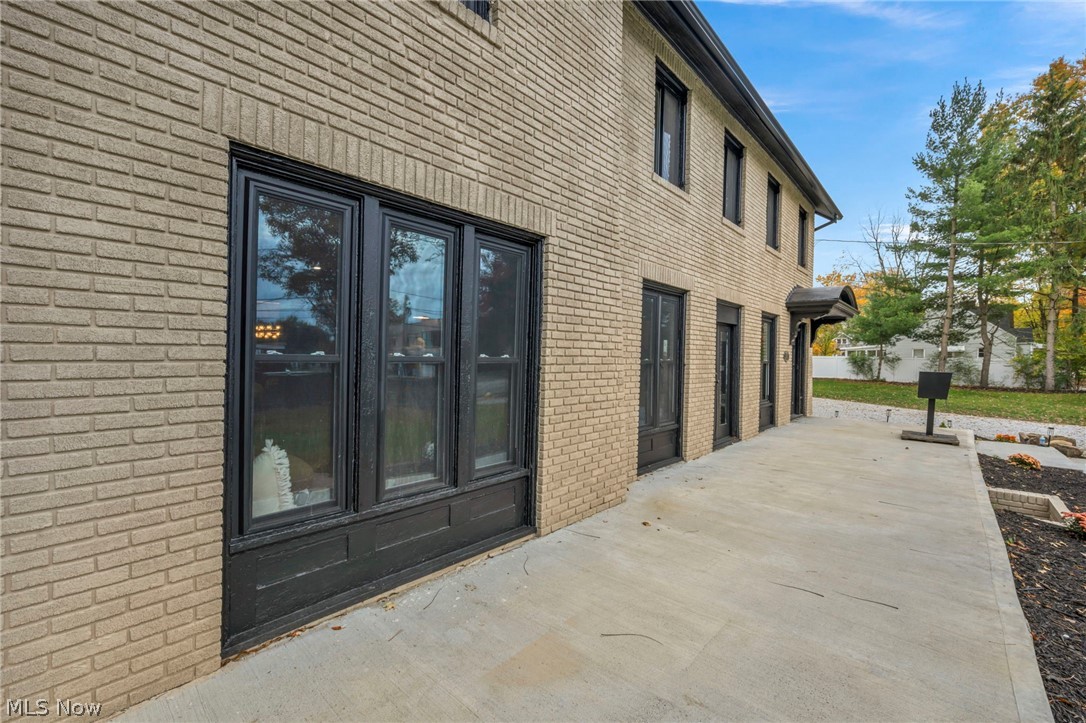 1555 W Market Street