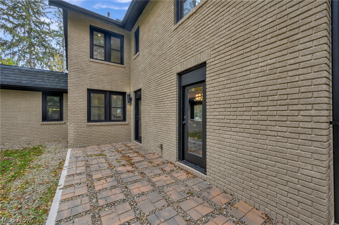 1555 W Market Street