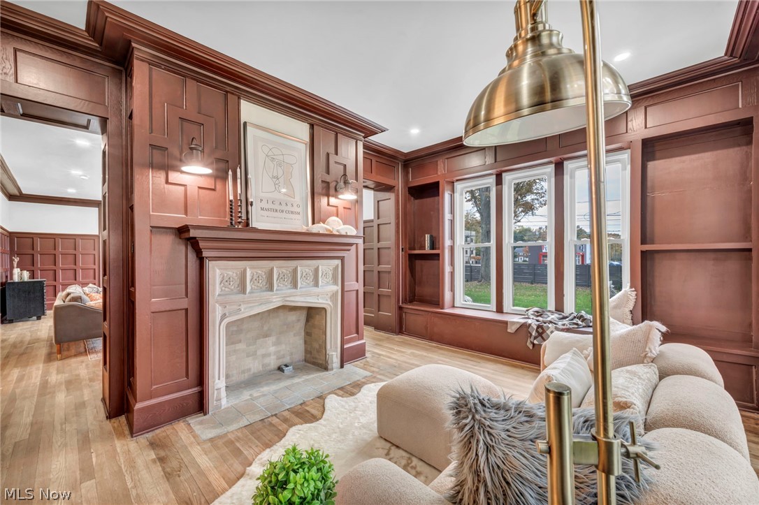 1555 W Market Street