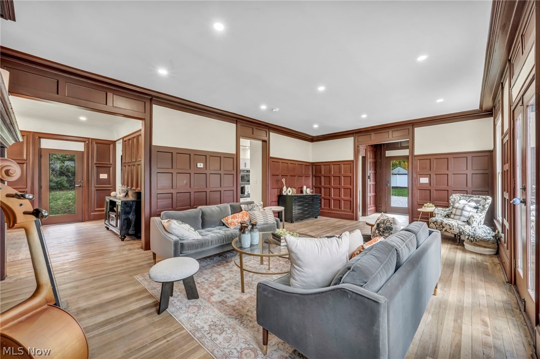 1555 W Market Street