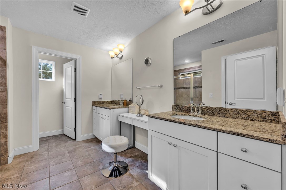 2711 Palmer Lane