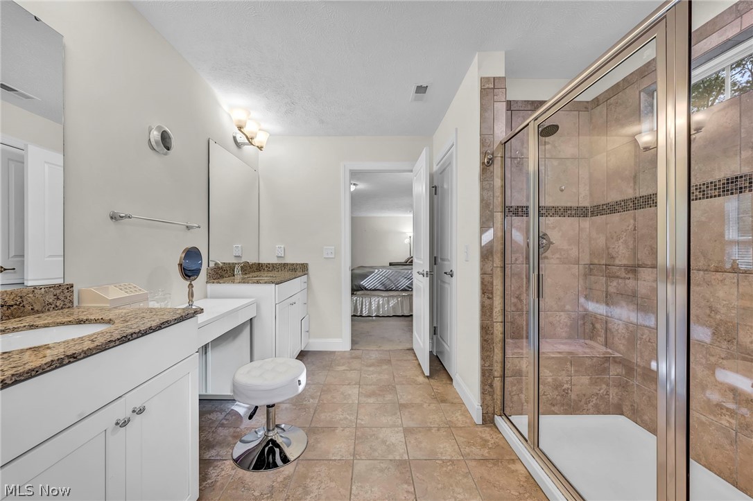 2711 Palmer Lane