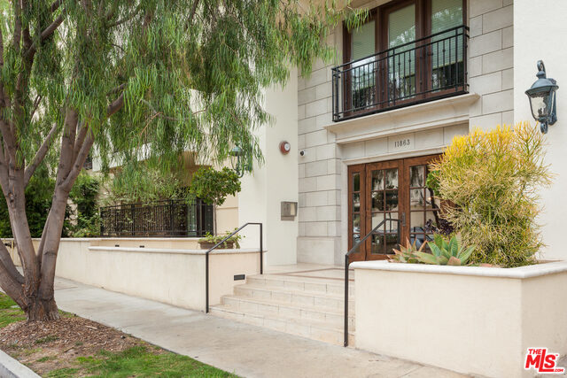 11863 Darlington Ave Unit: PH 1