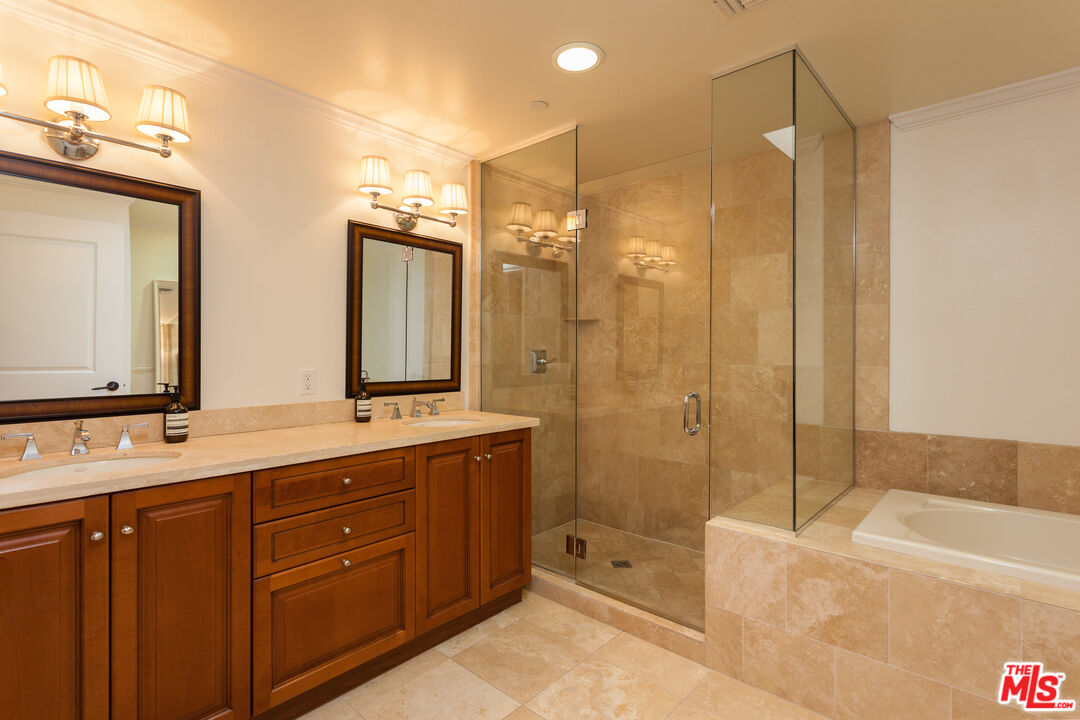 11863 Darlington Ave Unit: PH 1