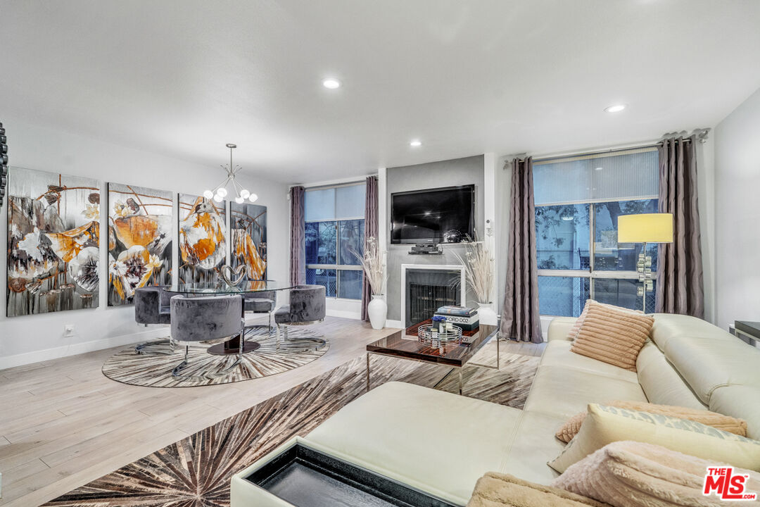 927 N Kings Rd Unit: 117