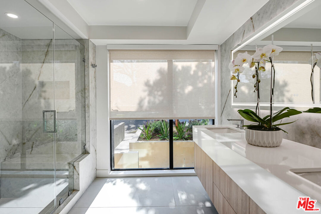 350 N Palm Dr Unit: 102