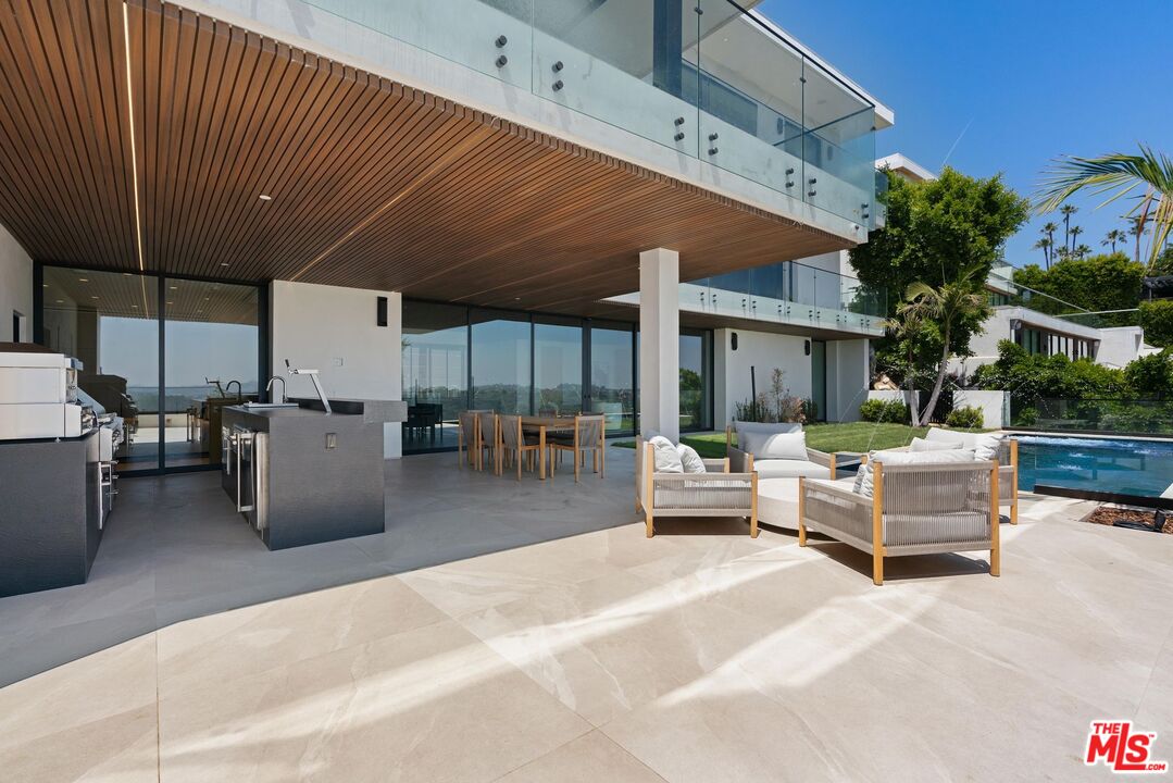2180 Stradella Rd