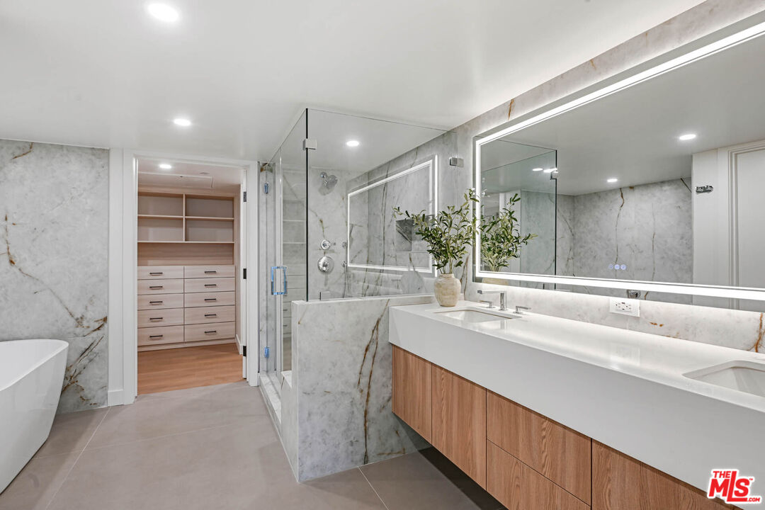 350 N Palm Dr Unit: 406