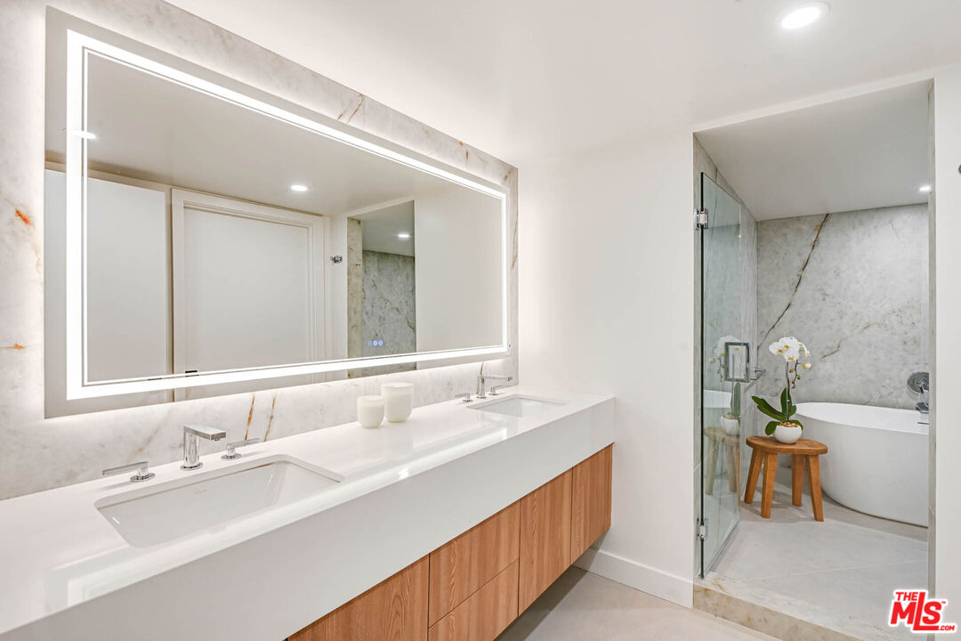 350 N Palm Dr Unit: 406