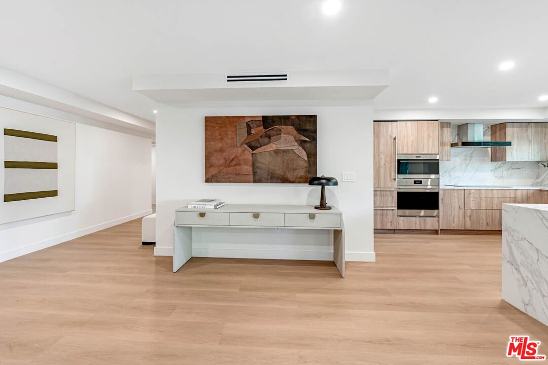 350 N Palm Dr Unit: 406
