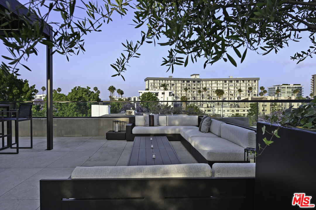 350 N Palm Dr Unit: 406