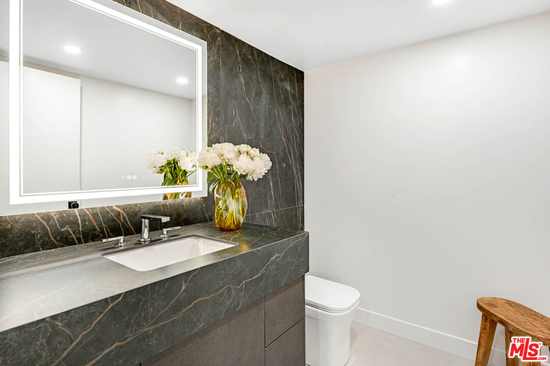 350 N Palm Dr Unit: 406