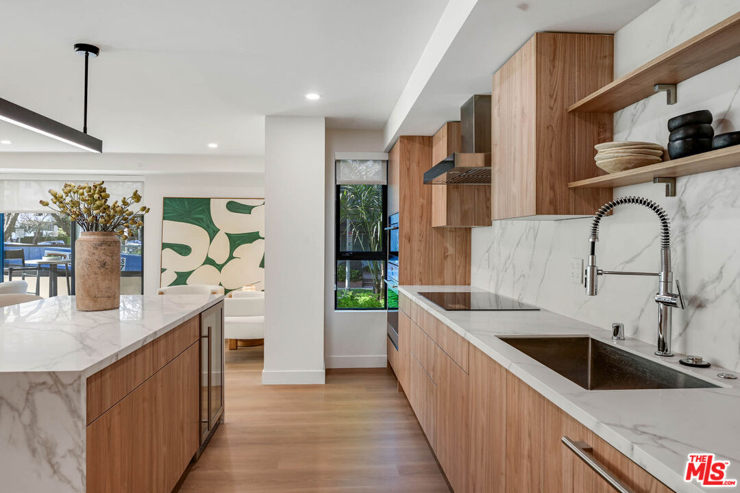 350 N Palm Dr Unit: 401