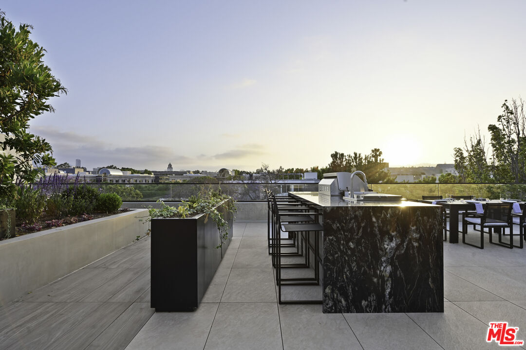 350 N Palm Dr Unit: 401