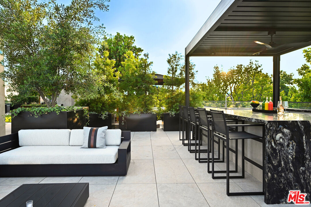 350 N Palm Dr Unit: 401