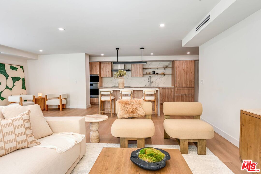 350 N Palm Dr Unit: 401