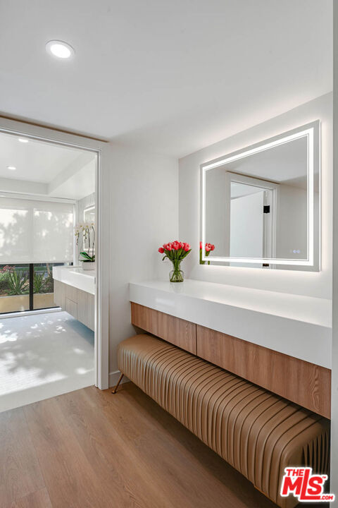 350 N Palm Dr Unit: 401