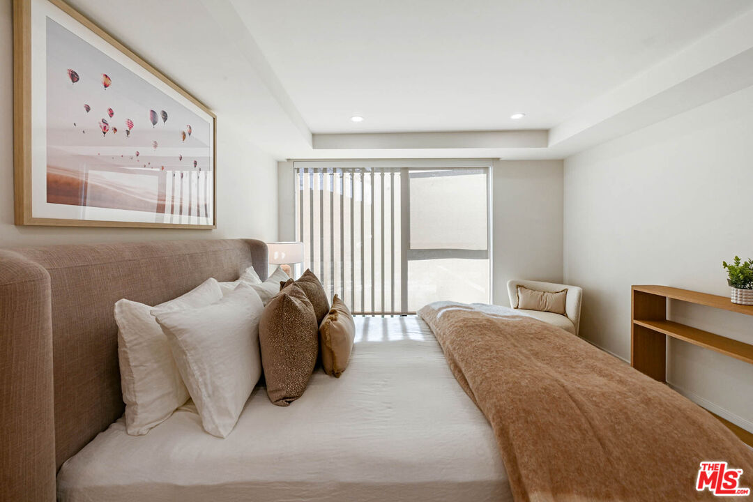350 N Palm Dr Unit: 401
