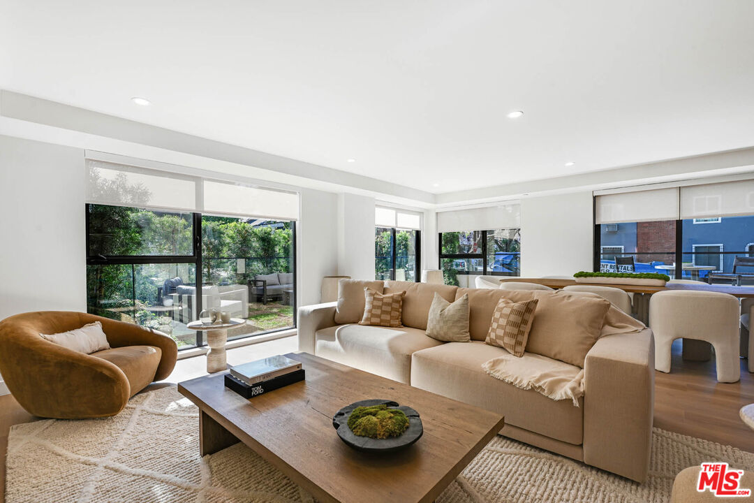 350 N Palm Dr Unit: 401