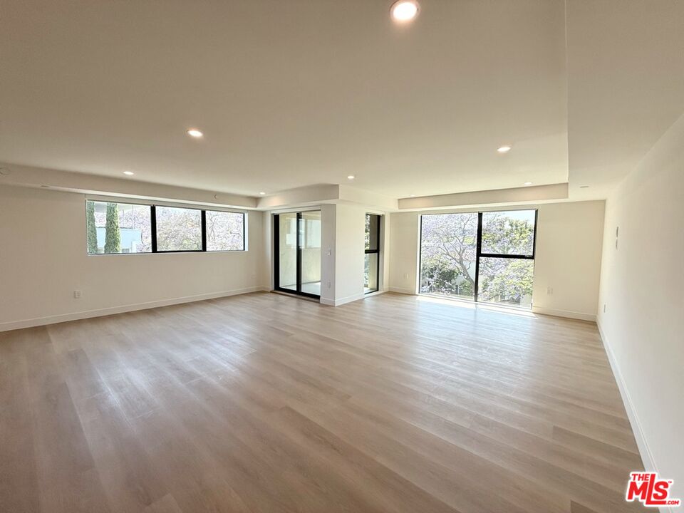 350 N Palm Dr Unit: 401
