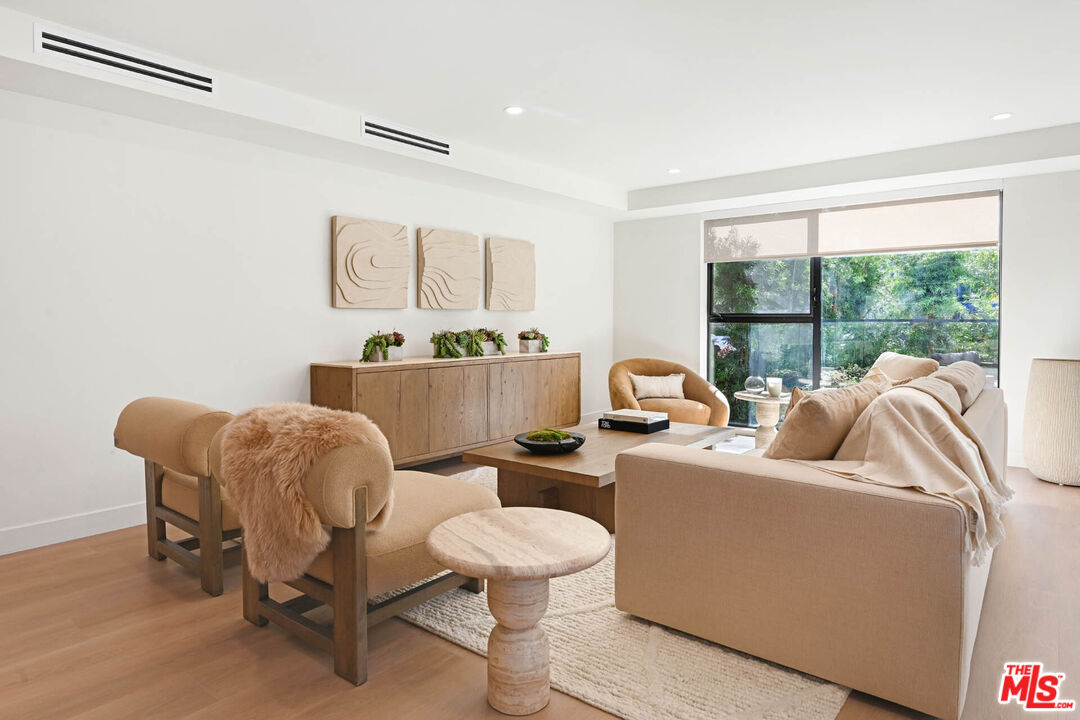 350 N Palm Dr Unit: 401