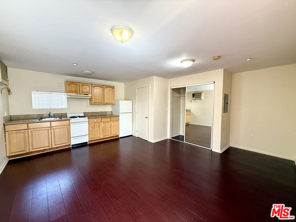 364 N San Vicente Blvd Unit: C