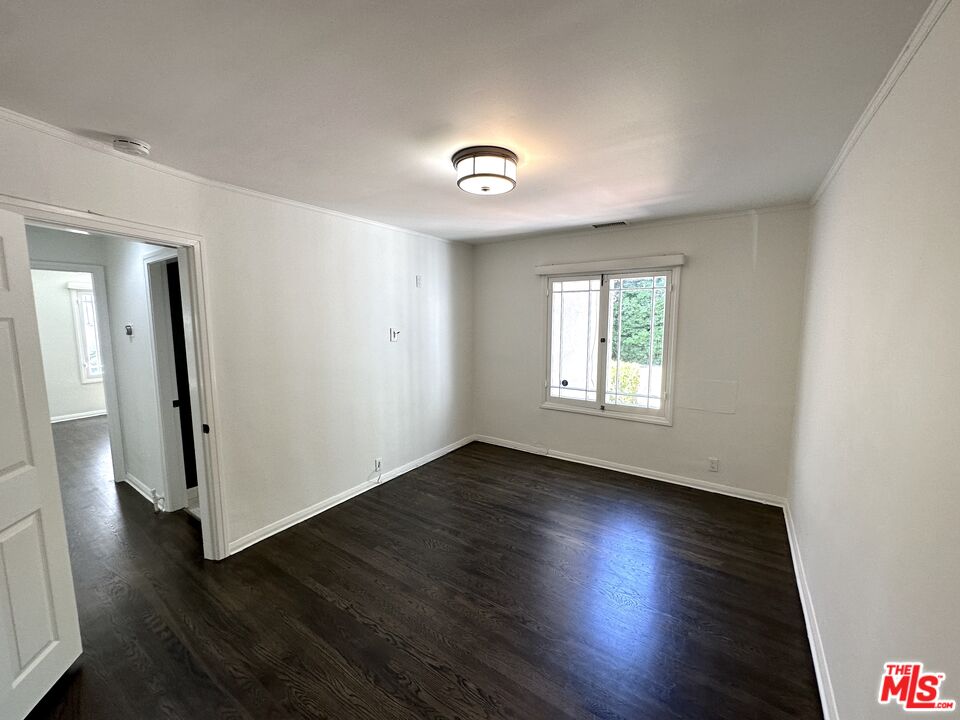 9019 Rosewood Ave