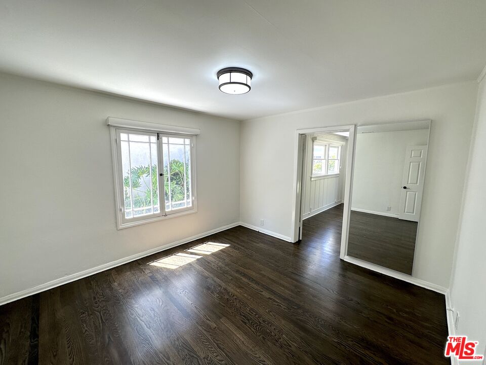 9019 Rosewood Ave