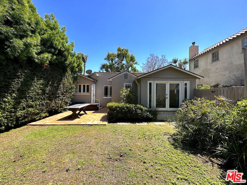 9019 Rosewood Ave
