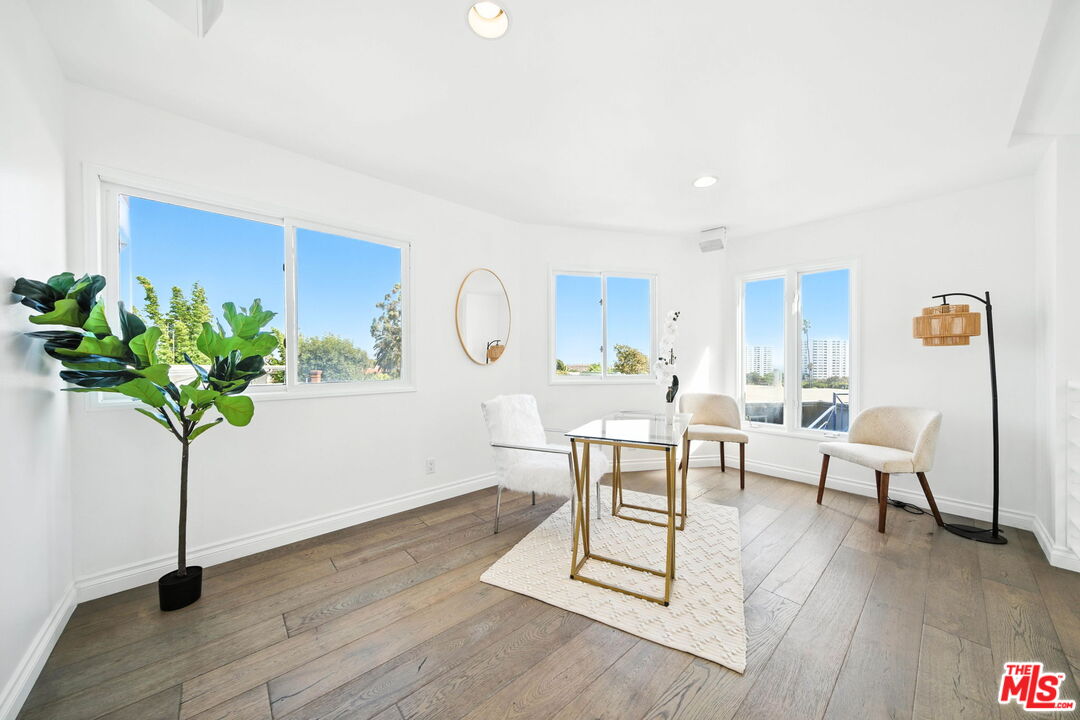 2454 4th St Unit: 4
