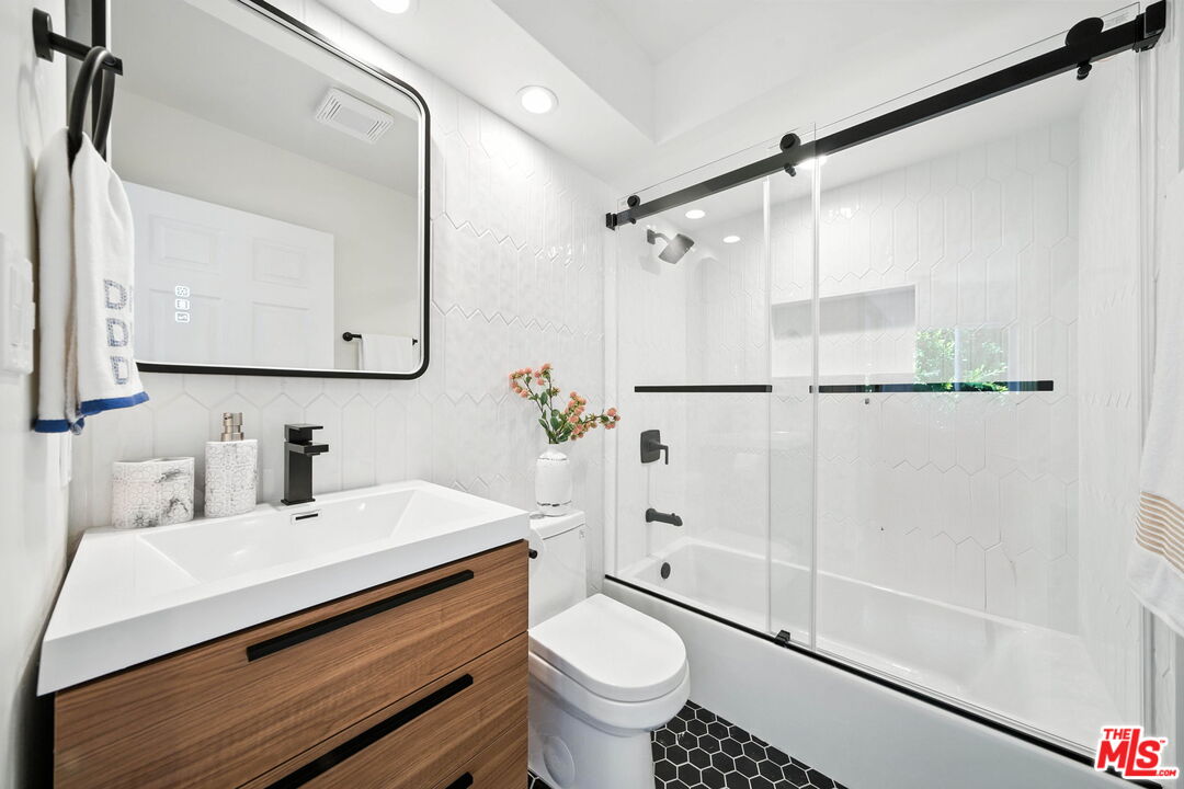 2454 4th St Unit: 4