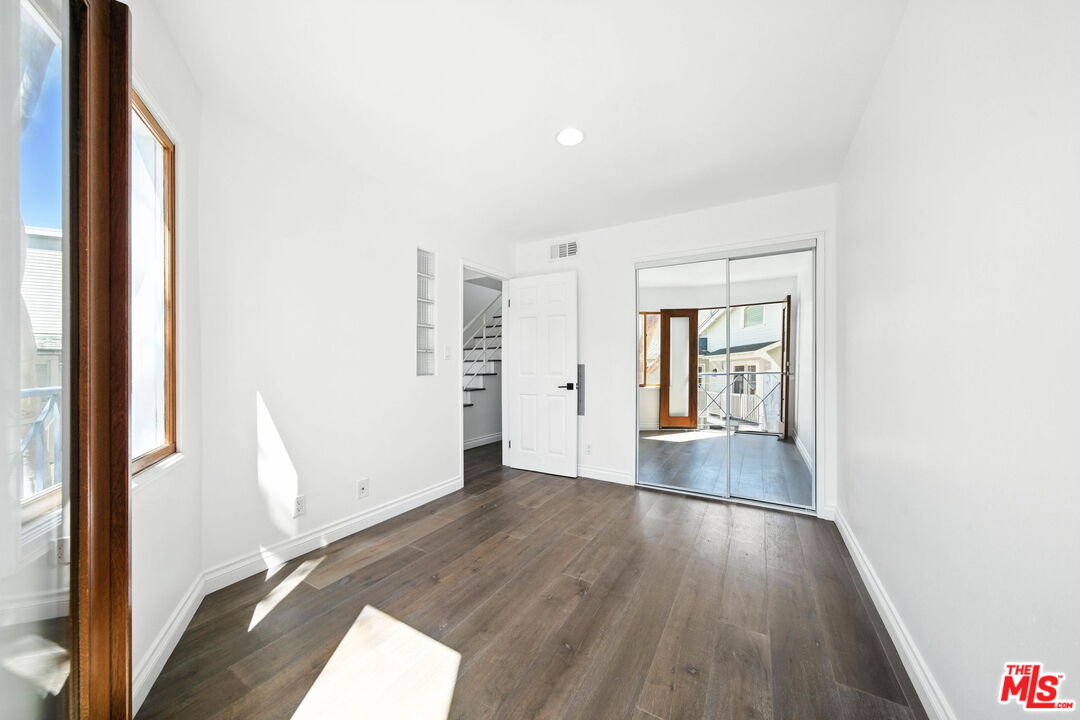 2454 4th St Unit: 4