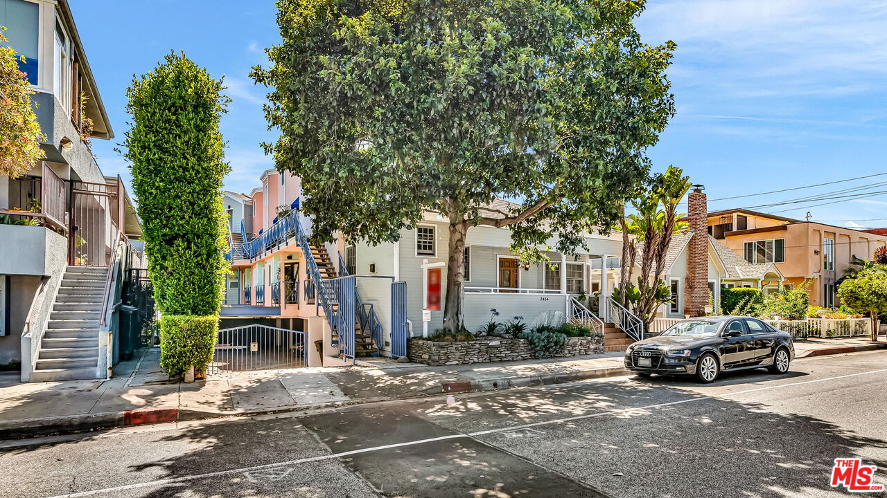 2454 4th St Unit: 4