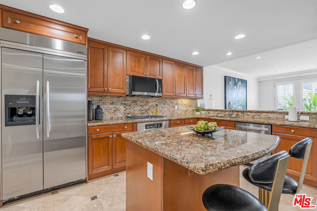 143 N Arnaz Dr Unit: 304