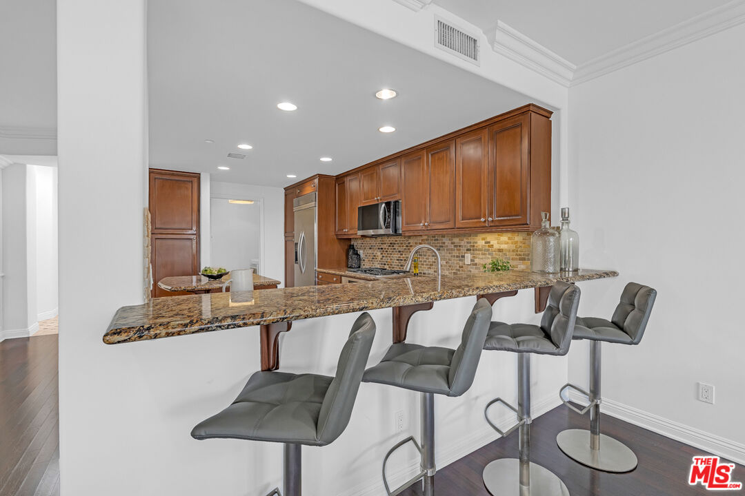 143 N Arnaz Dr Unit: 304